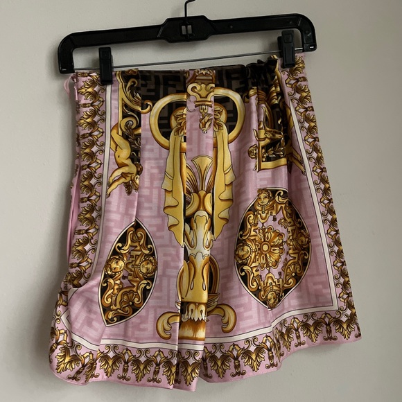 Like new Fendace Multicolour Silk Skirt $1,895 36 0 FENDI VERSACE - Picture 4 of 9